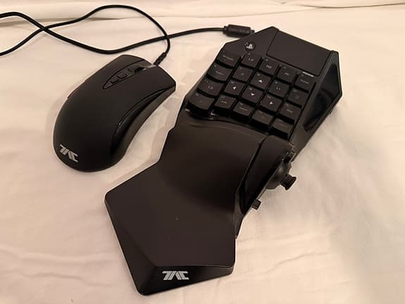 Hori Tactical Assault Commander M1/M1A – Tangentbord & mus för PS4