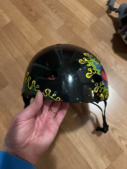 Okänt märke cykelhjälm färgglad design