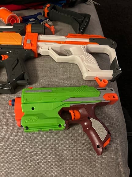Nerf leksakspistoler set med olika modeller och färger