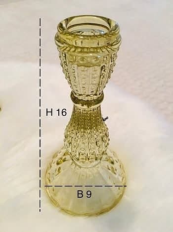 Ett par Ljusstakar i glas 16 cm höga, ljusglröna
