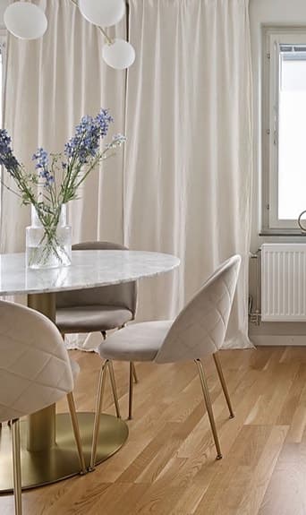 Tiffany Matgrupp med 4 Kiwi-stolar – Vit marmor & mässing