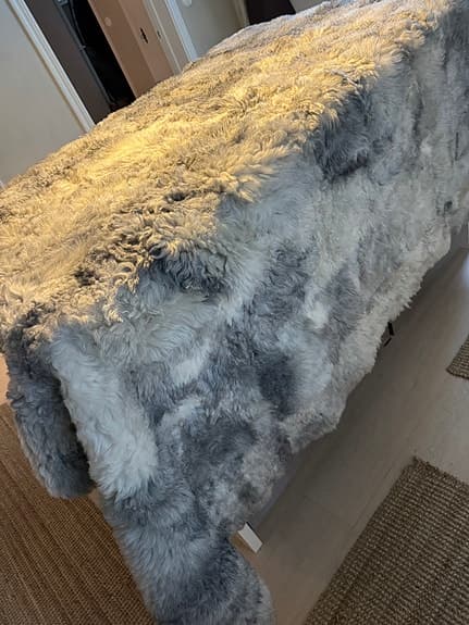 Fårskinnsmatta/fäll/väggbonad