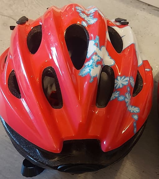 2 Unisex cykelhjälm röd med blommönster storlek M/S