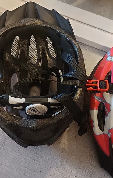 2 Unisex cykelhjälm röd med blommönster storlek M/S