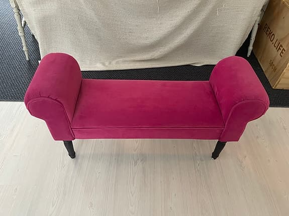 Mörkrosa klädd pall/bänk