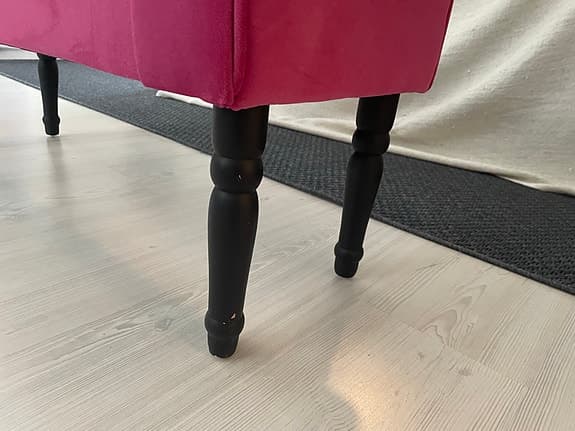 Mörkrosa klädd pall/bänk