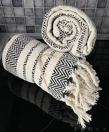 Plädar 2 st i bomull med grafiskt mönster i beige och svart