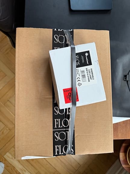 FLOS TAB SKRIVBORDSLAMPA OÖPPNAD SVART