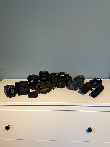 Canon 70D kamerakit med objektiv, mikrofoner och blixt