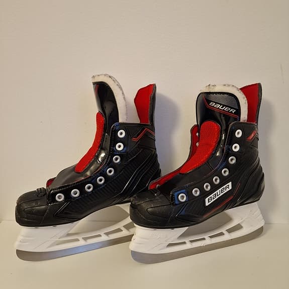 Bauer NSX 3.0 Ishockeyskridskor Svart/Röd Junior EUR 36