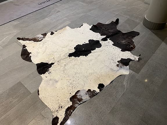 Kohud matta vit och svart äkta koskinn 212x190cm