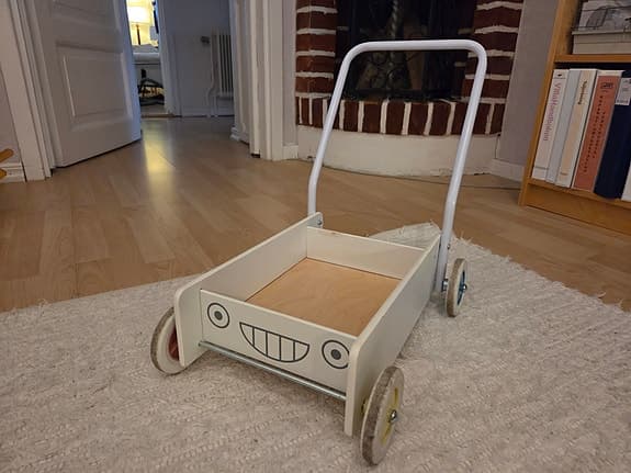 Lära gå vagn MICKI  i trä med stålbygel