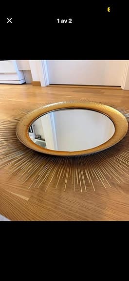 Mio Spegel med guldram och solstrålemönster