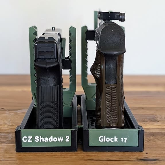 Pistolställ - ställbart med namnskylt på beställning