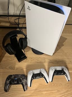 Playstation 5 Spelkonsol med 3 handkontroller och hörlurar
