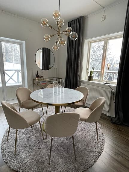 Matgrupp ifrån MIO , Guld/Vit marmor och beige
