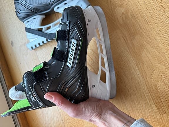 Bauer Ishockeyskridskor barn storlek 29 svart och grön