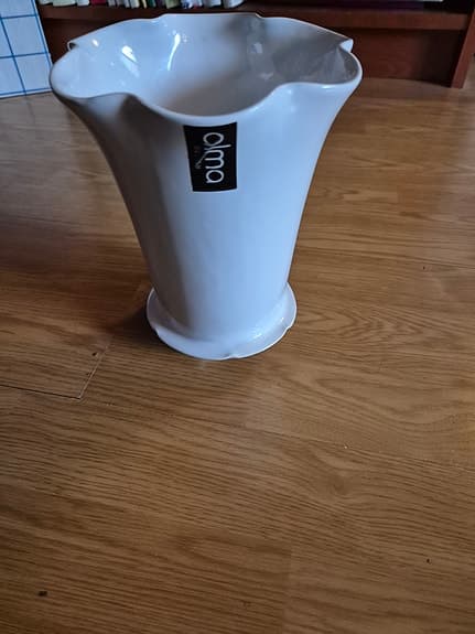 Vit vas/kruka från Alma Design