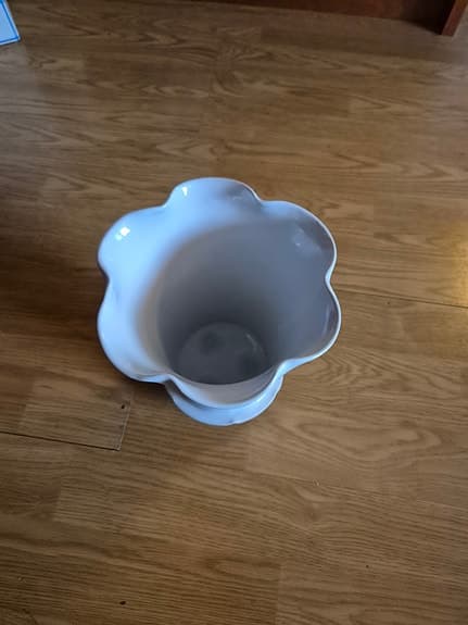 Vit vas/kruka från Alma Design