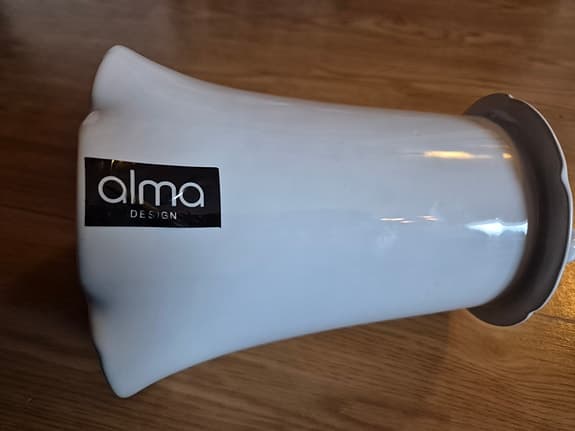 Vit vas/kruka från Alma Design