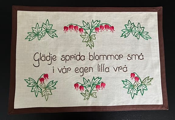 Väggbonad - Glädje sprida blommor små i vår egen lilla vrå