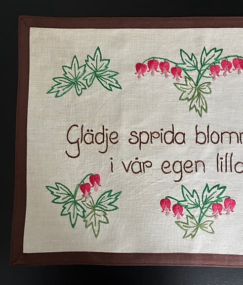 Väggbonad - Glädje sprida blommor små i vår egen lilla vrå