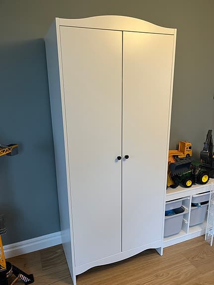 Barngarderob/klädskåp Smågöra