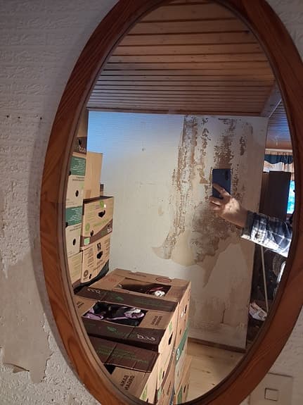 Större spegel med träram