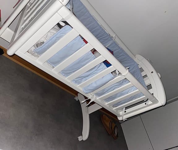 IKEA Spjälsäng vit med madrass  500kr