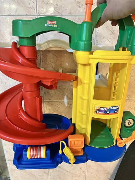bilbana leksak i plast med ramp