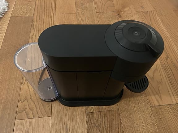 Nespresso Vertuo Next kaffemaskin i svart färg