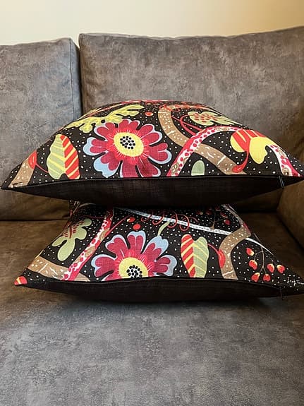 2st Kuddfodral/ Tyg Från Svenskt Tenn/Josef Frank/ Mirakel Mörk Brun