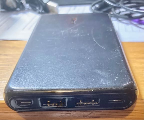 Powerbank från Trust - 10 000 mAh