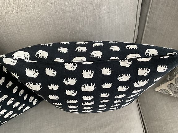 Två kuddfodral från Svenskt Tenn