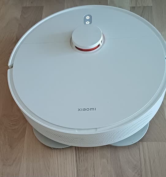 Xiaomi S10 plus robo with rotating mop pads