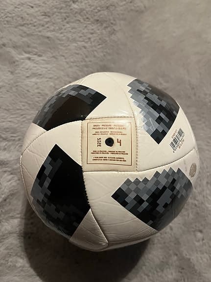 Adidas Telstar 18 Fotboll storlek 4 svart och vit