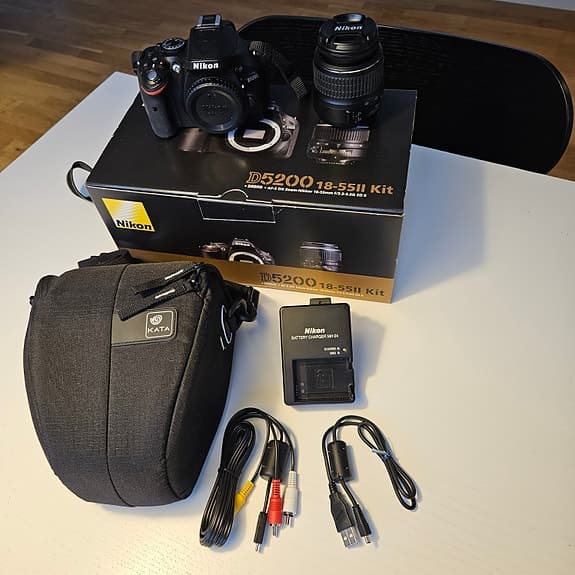 Nikon D5200 + 18-55mm