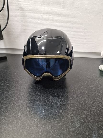 Barnhjälm & Bula glasögon