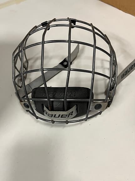 Galler till hockeyhjälm