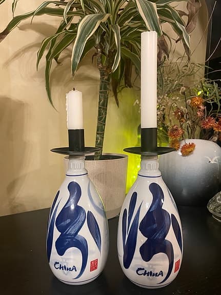 Ljusstake gjord av kinesisk spritflaska