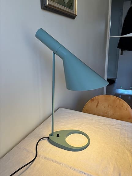 Louis Poulsen AJ skrivbordslampa grön pale petroleum