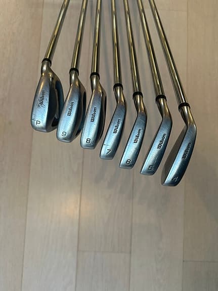 Wilson deep red järnklubbor