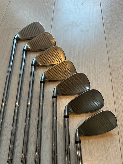 Wilson deep red järnklubbor