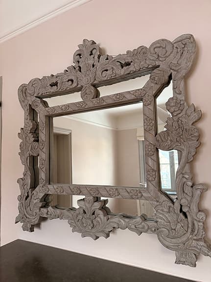 Stor handkarvad spegel i barock/Gustaviansk stil – tung & gedigen