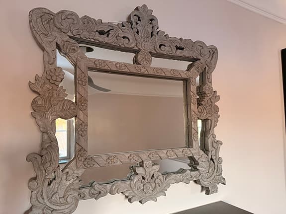 Stor handkarvad spegel i barock/Gustaviansk stil – tung & gedigen
