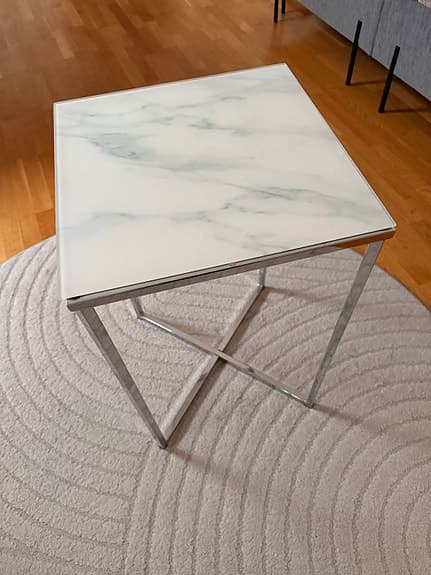 Två Manor House Valeria sidobord/sängbord,.