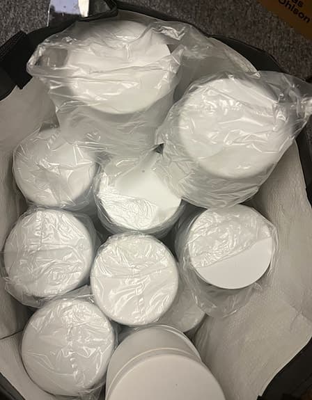 Stilrena vita burkar