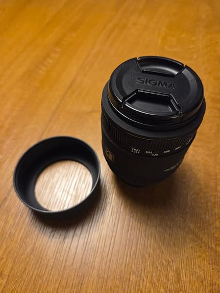 Sigma 70mm f/2.8 DG Macro objektiv - till Nikon