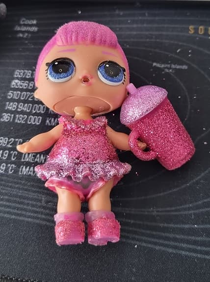 L.O.L. Surprise Sugar Queen docka med tillbehör