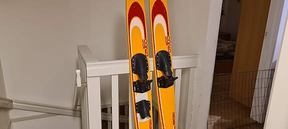 Vattenskidor  Watski 165 cm med våtdräkt och draglina
